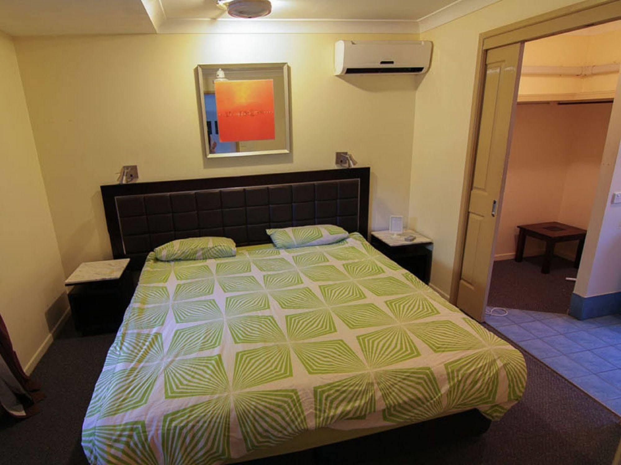 Sleeping Inn Backpackers Resort Gold Coast Extérieur photo