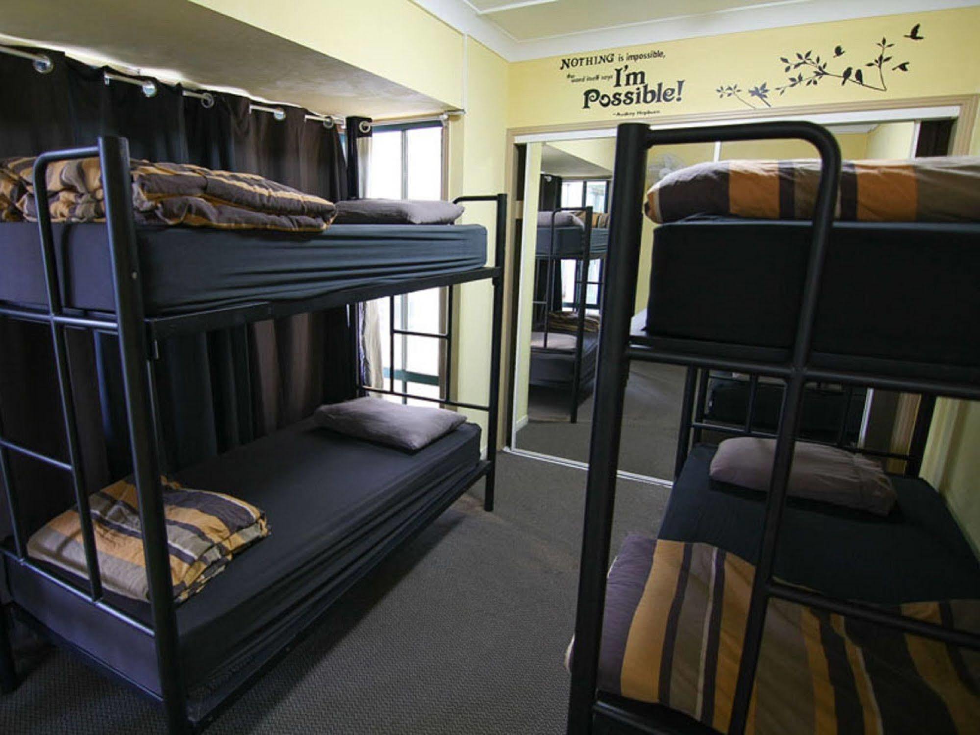 Sleeping Inn Backpackers Resort Gold Coast Extérieur photo