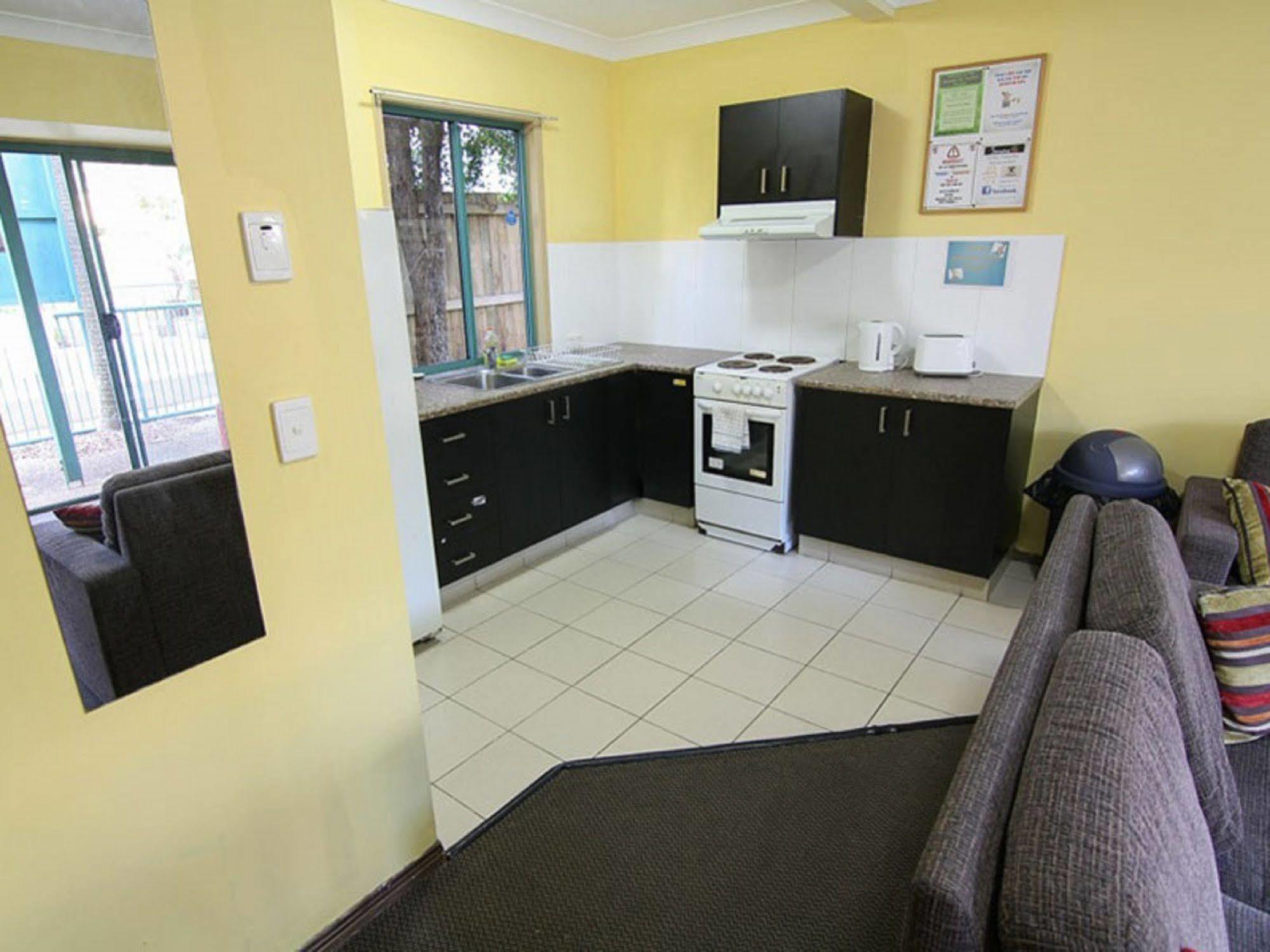 Sleeping Inn Backpackers Resort Gold Coast Extérieur photo